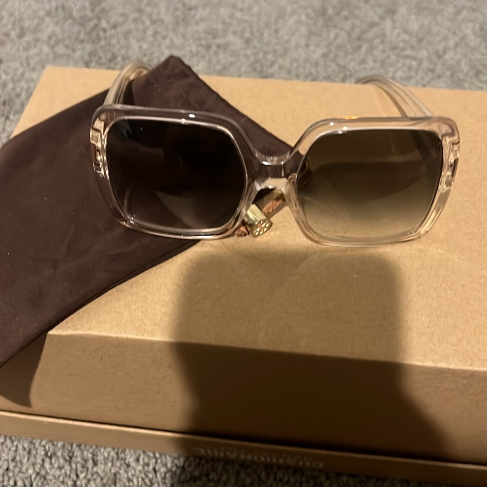 Like new Tore Burch sunglasses with carry bag. No scratches.